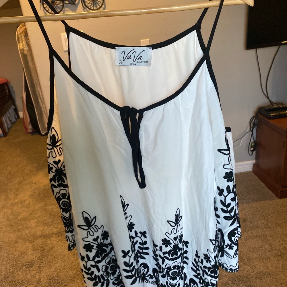 Black/cream blouse from a boutique! Price:$20